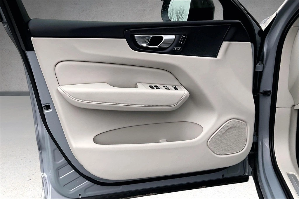 2024 Volvo - image 20