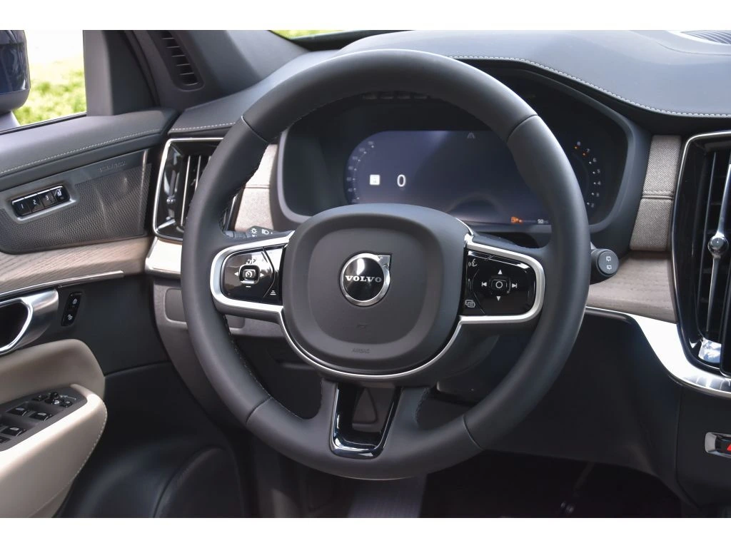 2026 Volvo - image 18