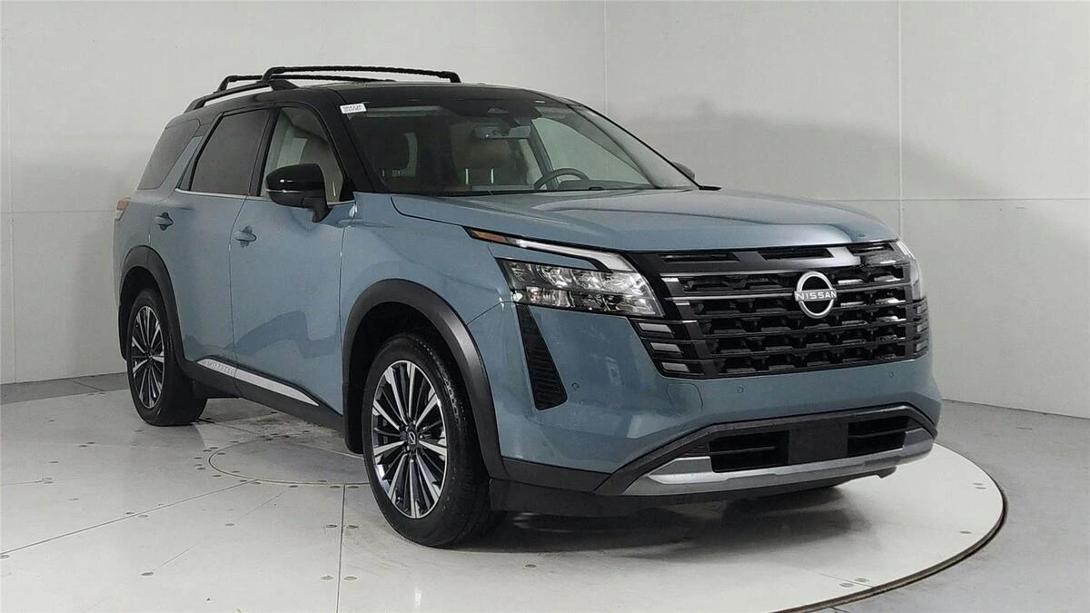 2026 Nissan Pathfinder Platinum 4WD's photo