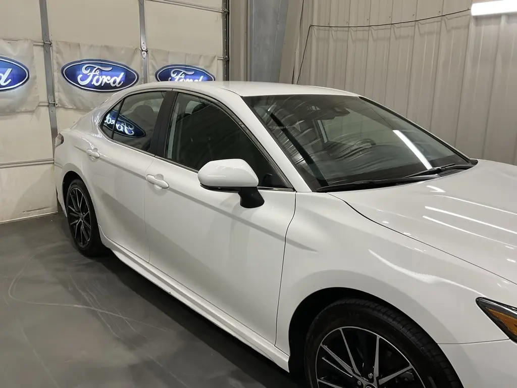 2024 Toyota Camry SE photo 4