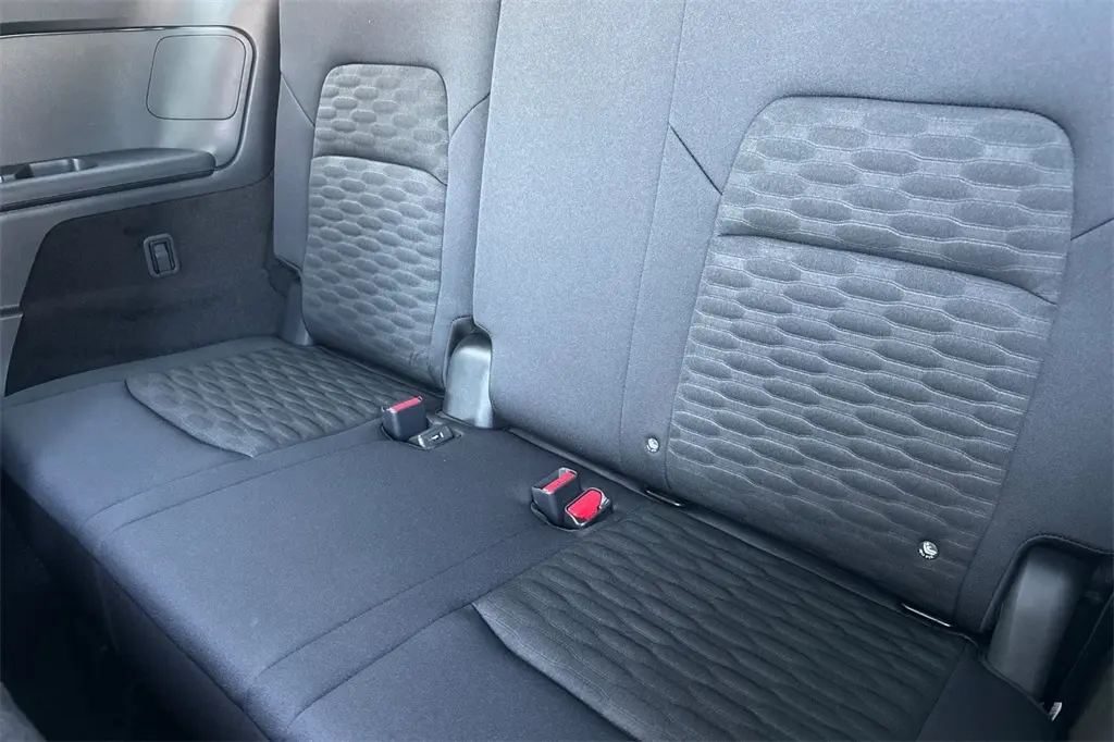 2025 Nissan Pathfinder SV photo 14