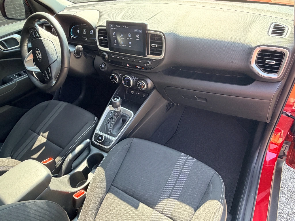 2025 Hyundai Venue SEL - Photo 23