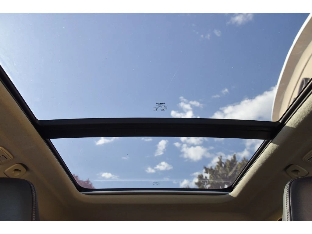 2025 Volvo - image 12