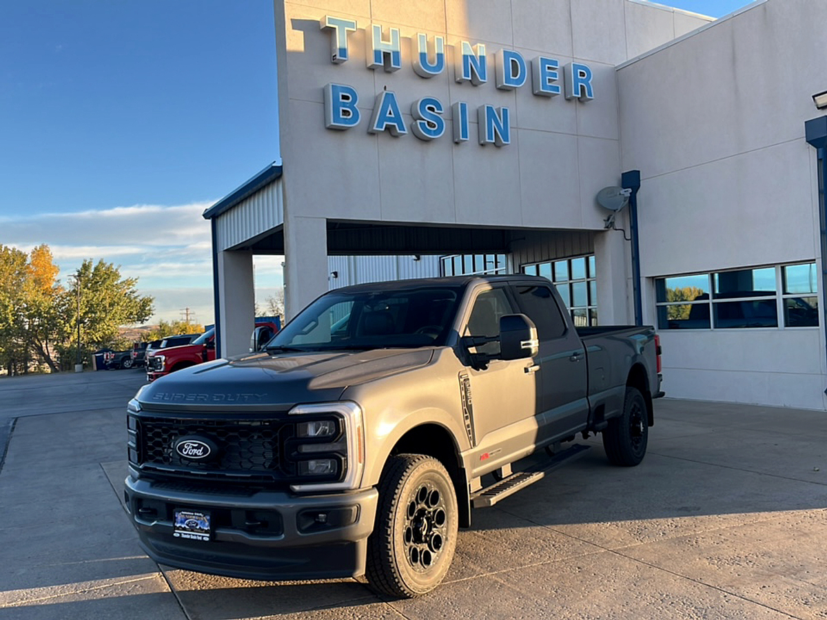 2027 Ford Super Duty F-350 SRW LARIAT