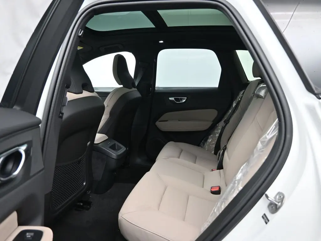 2026 Volvo - image 25