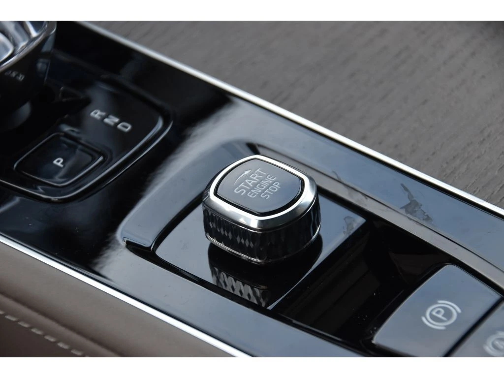 2026 Volvo - image 38