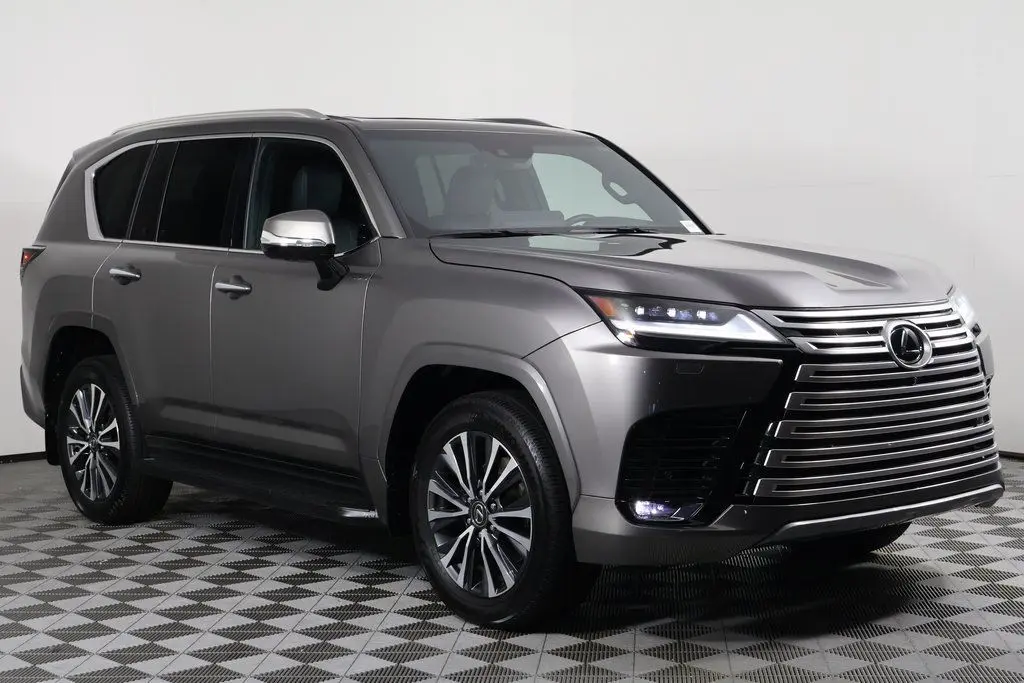 2024 Lexus LX 600 Premium photo 3