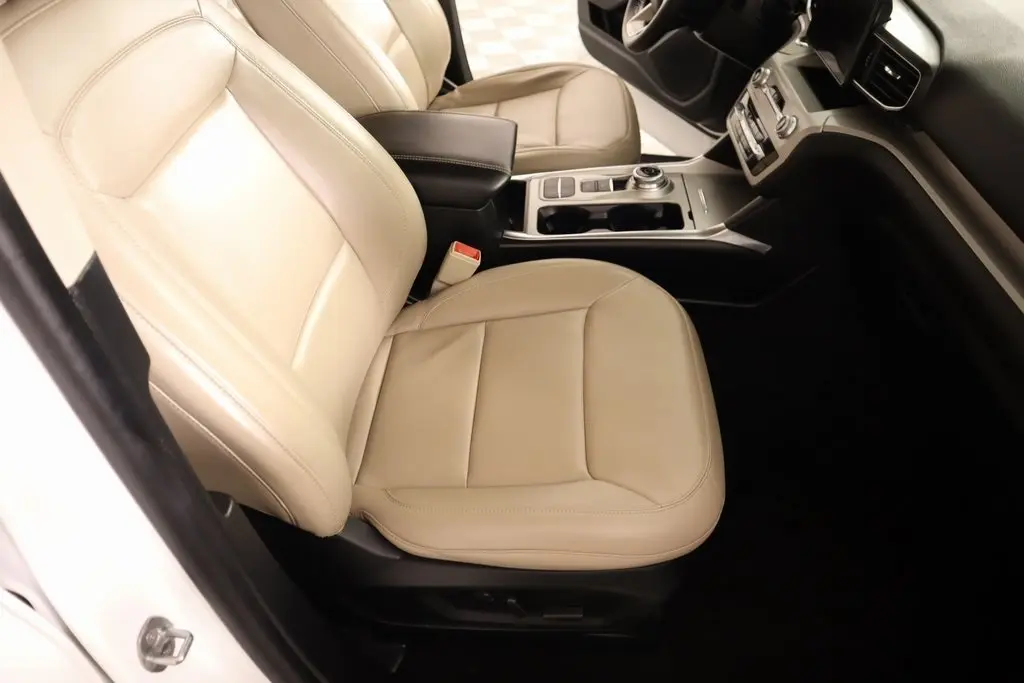 2024 Ford Explorer XLT photo 13