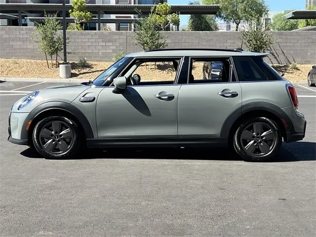 2022 Mini Cooper Hardtop S photo 2