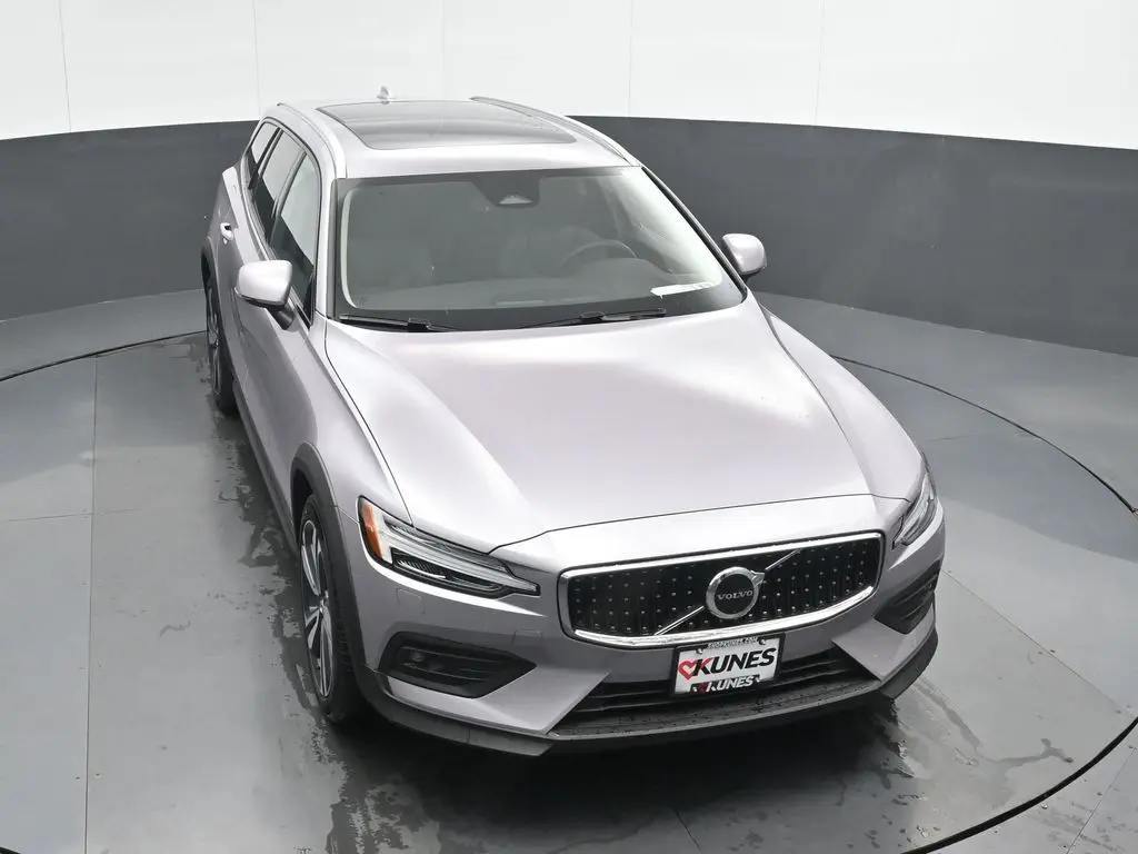 2026 Volvo - image 33