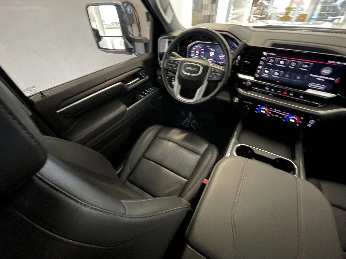 2025 GMC Sierra 2500HD SLT - Photo 30