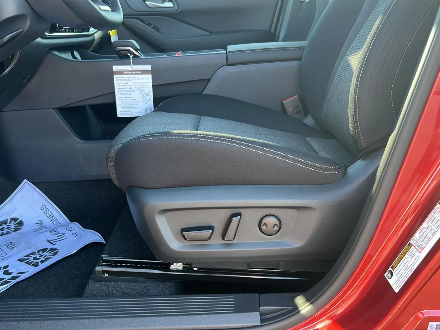2026 Nissan Rogue SV photo 20