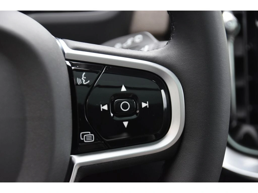 2026 Volvo - image 35