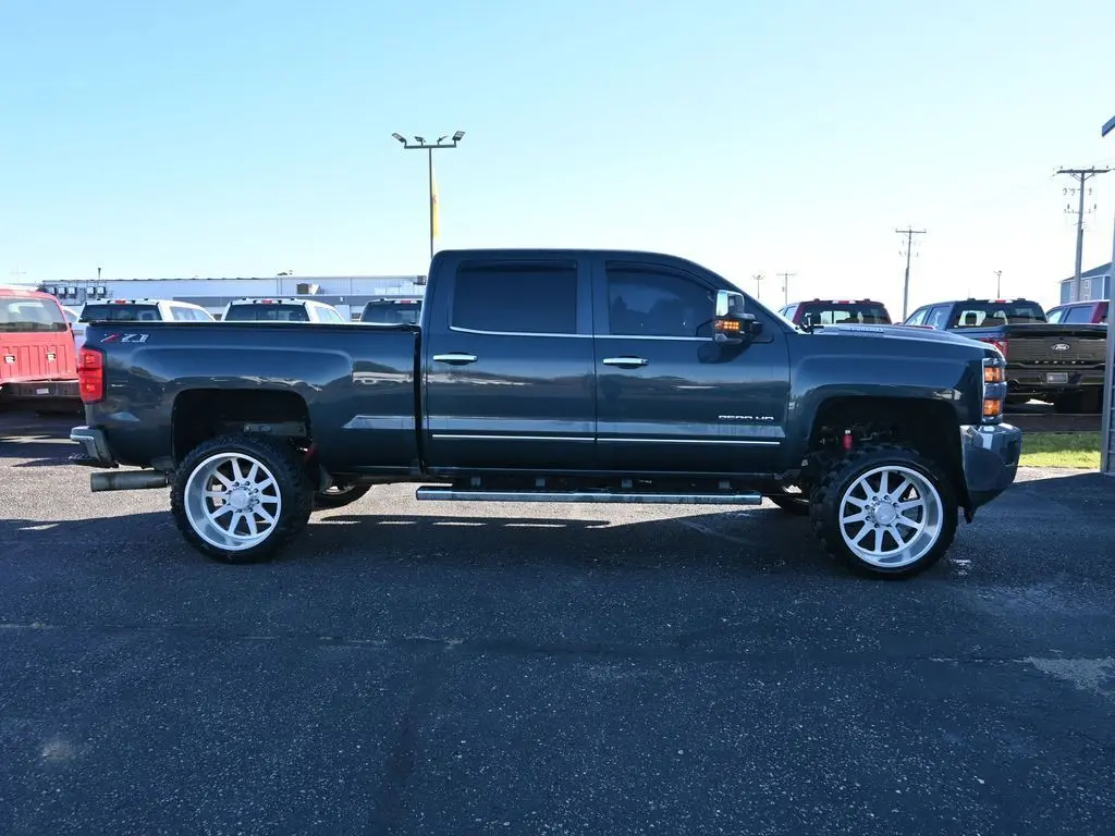 2018 Chevrolet Silverado 2500HD LTZ photo 4