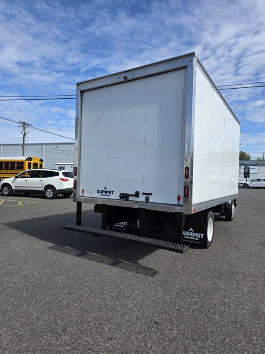 2026 Isuzu NPR — photo 5