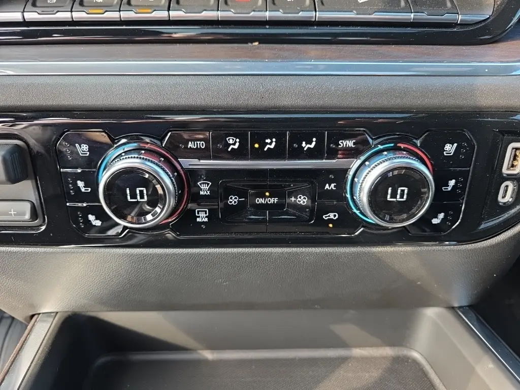 2024 Gmc Sierra HD SLT photo 19