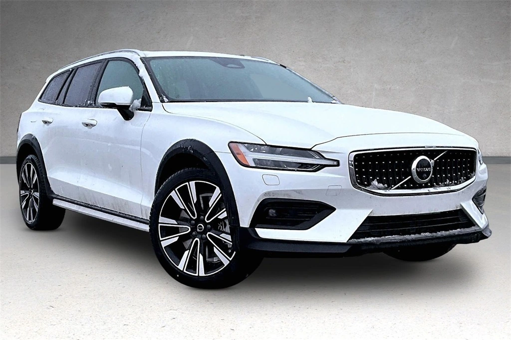 2026 Volvo - image 2