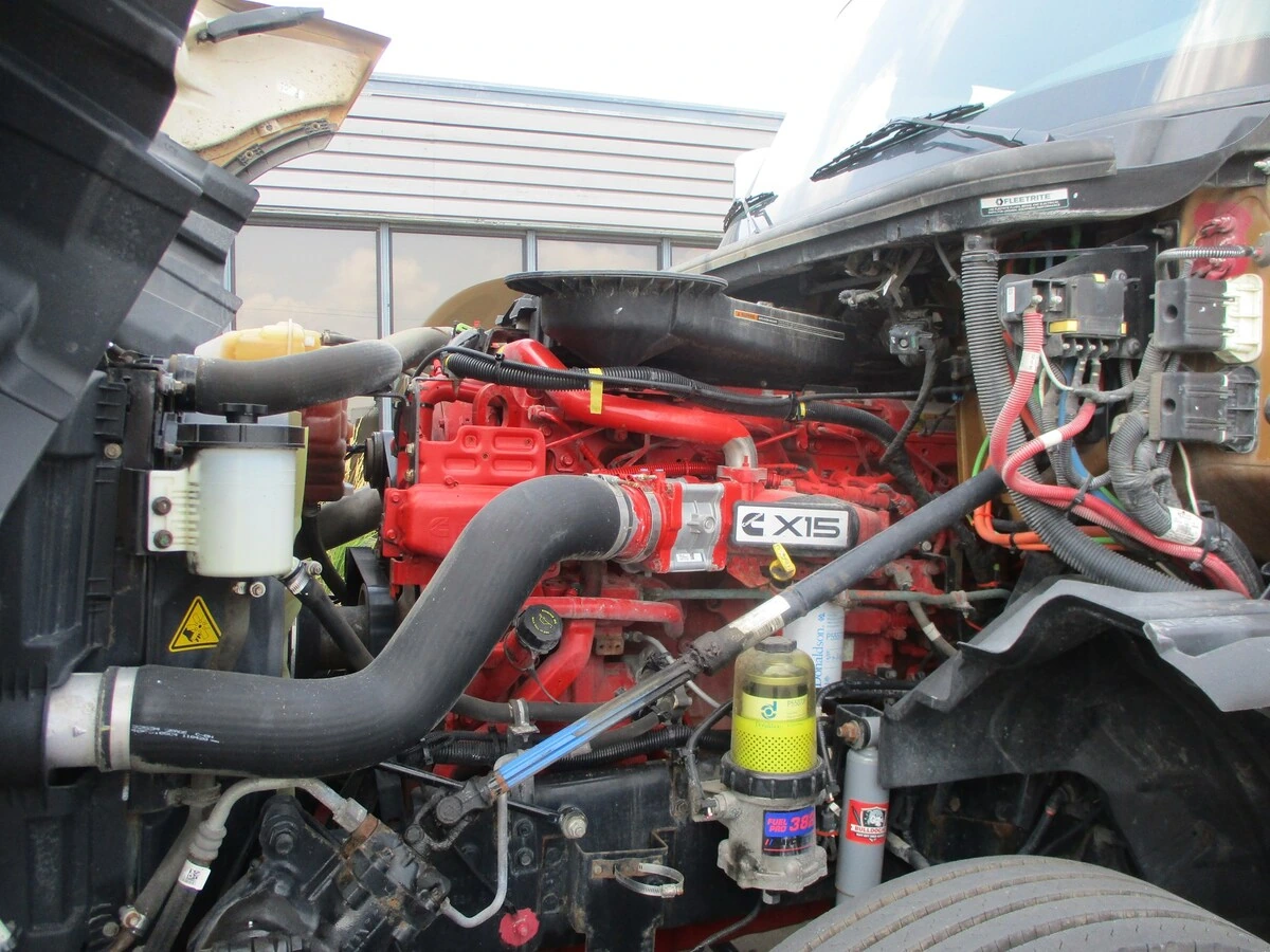 2022 International LT in Cedar Rapids, IA — photo 7