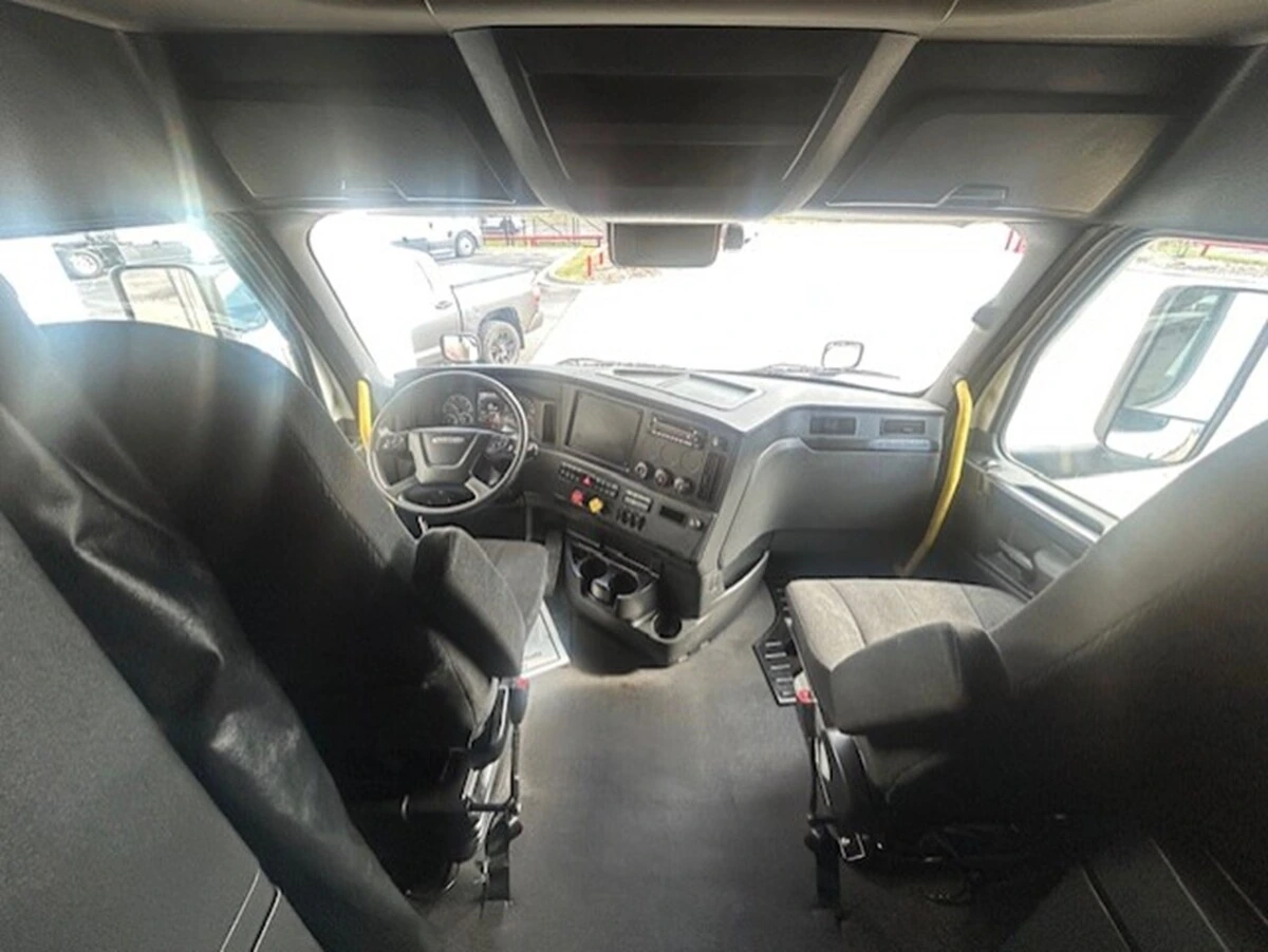 2024 Freightliner Cascadia - image 20