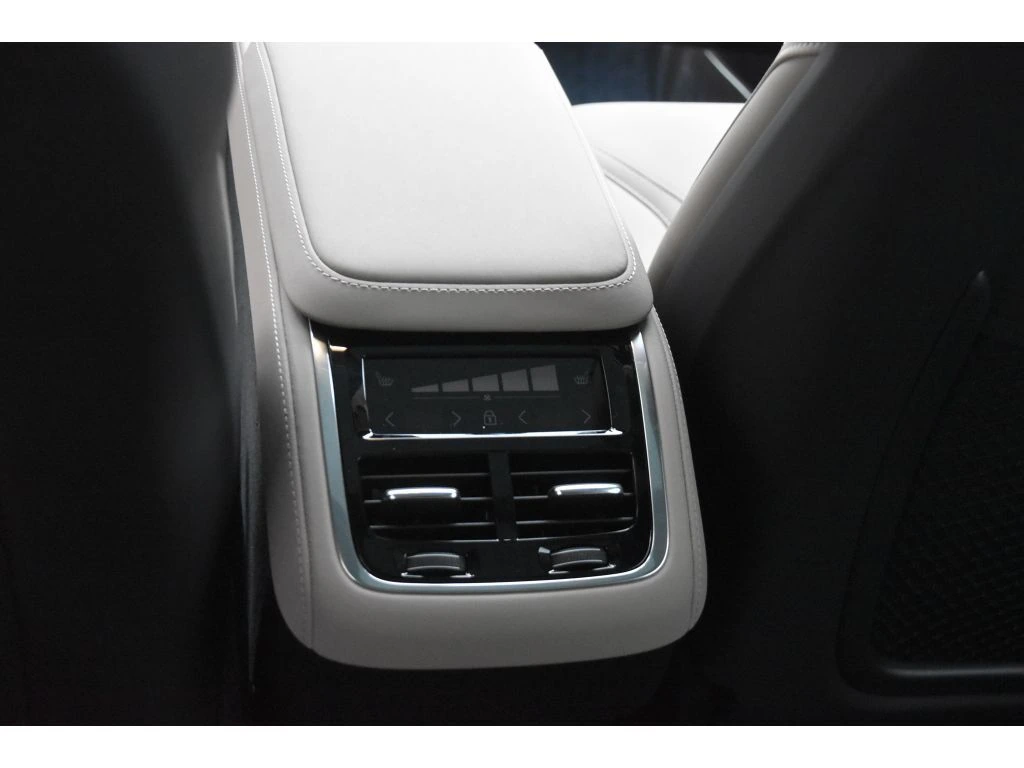 2026 Volvo - image 16