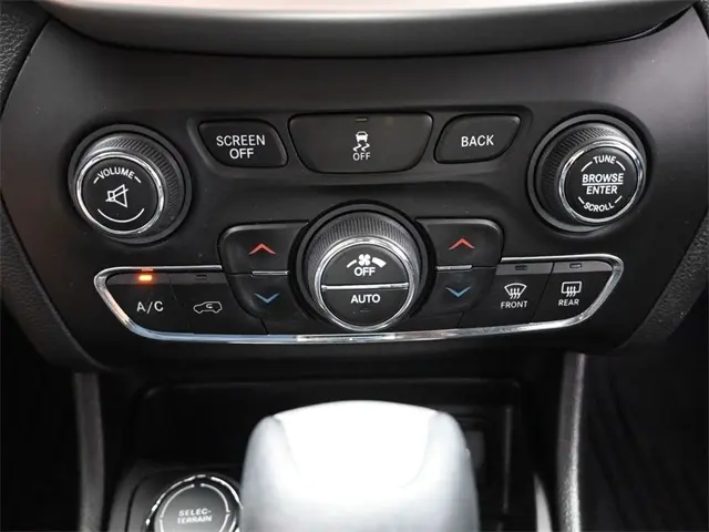 2018 Jeep Cherokee Latitude photo 14