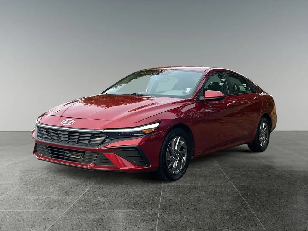 2024 Hyundai Elantra SEL photo 3