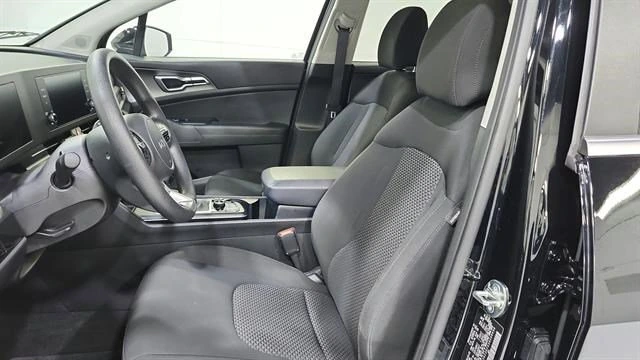 2025 Kia Sportage LX - Photo 16