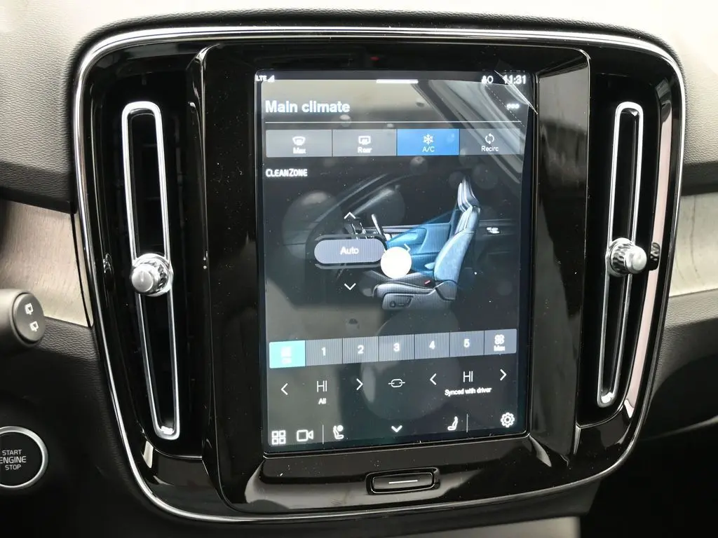 2025 Volvo - image 14