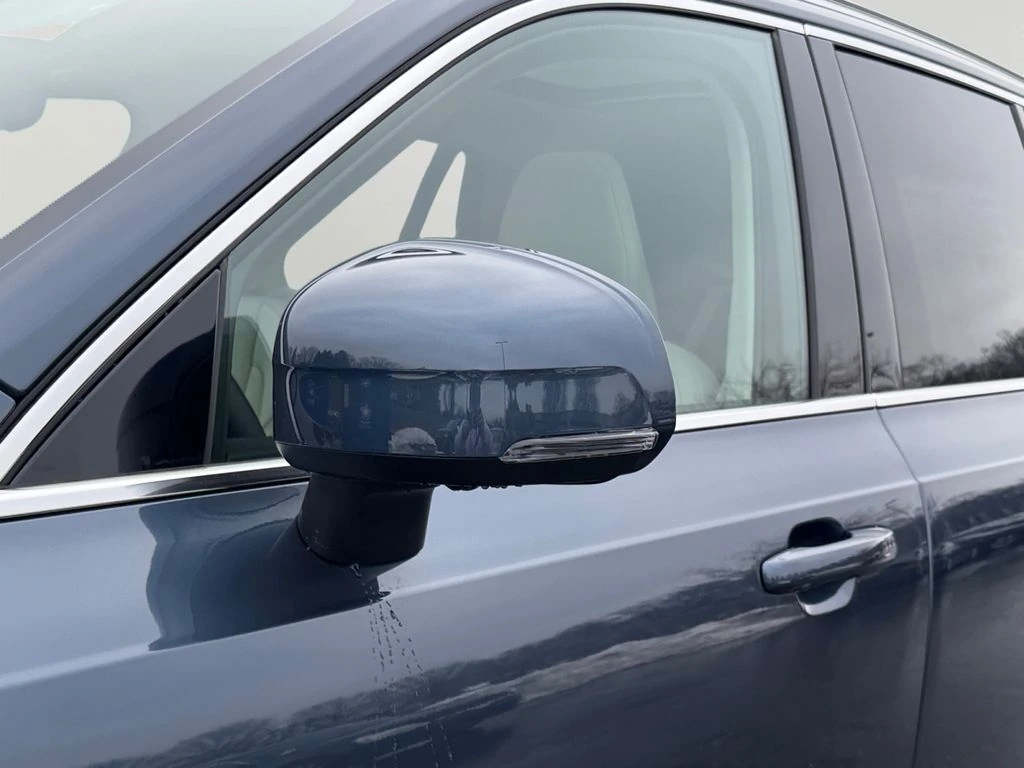 2026 Volvo - image 26