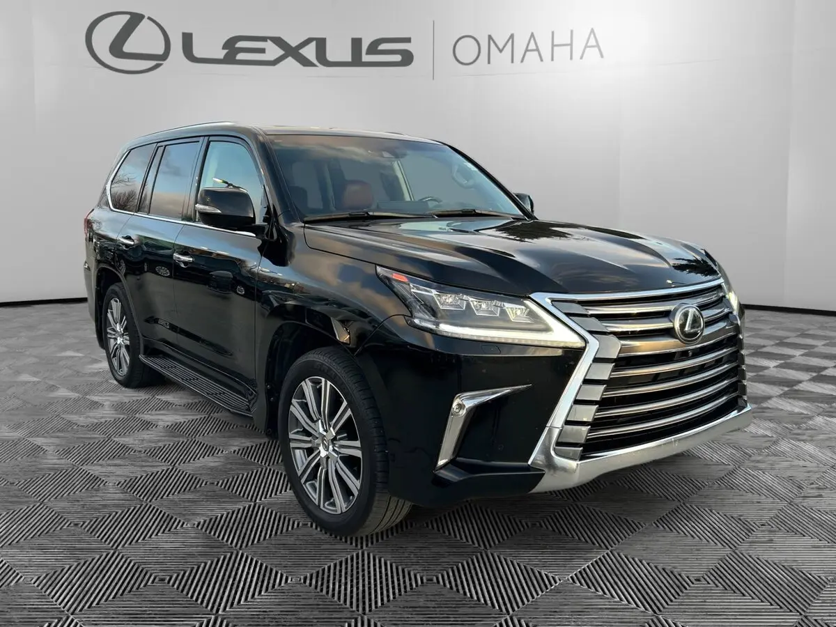 2017 Lexus LX 570's photo
