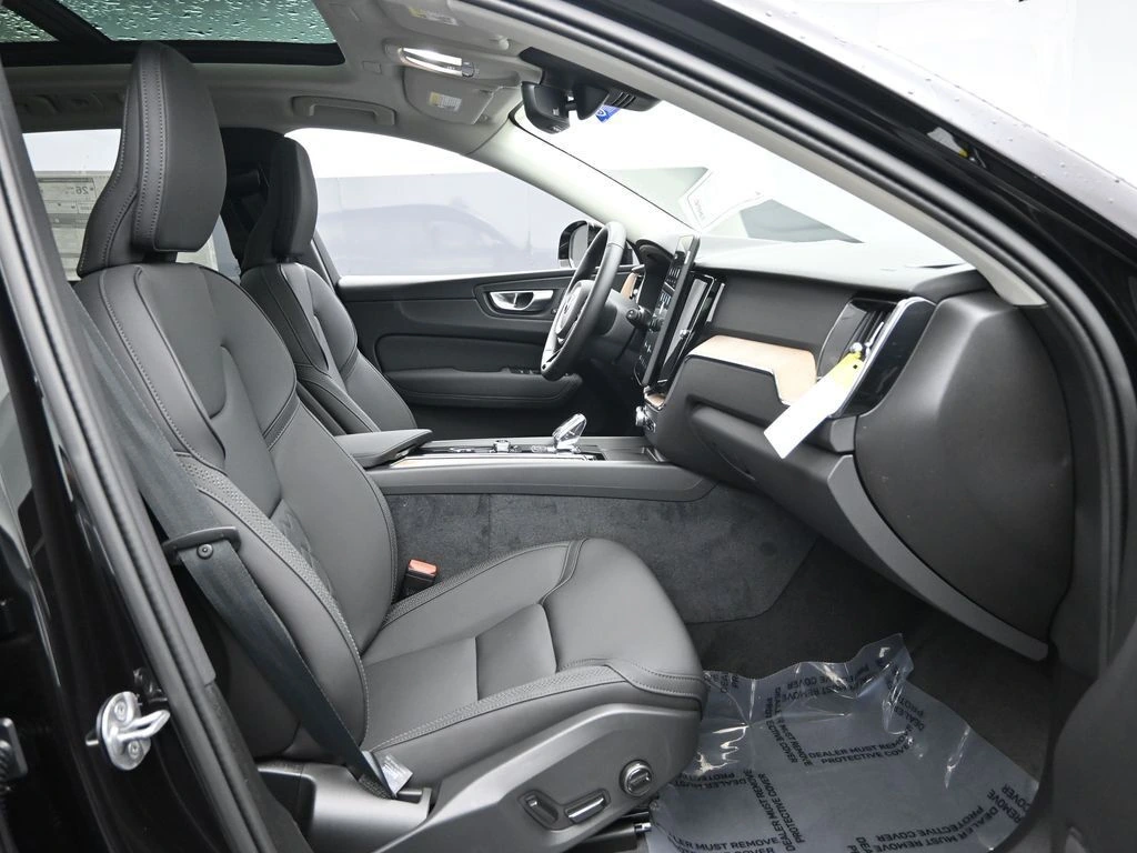 2026 Volvo XC60 Plus - Photo 28