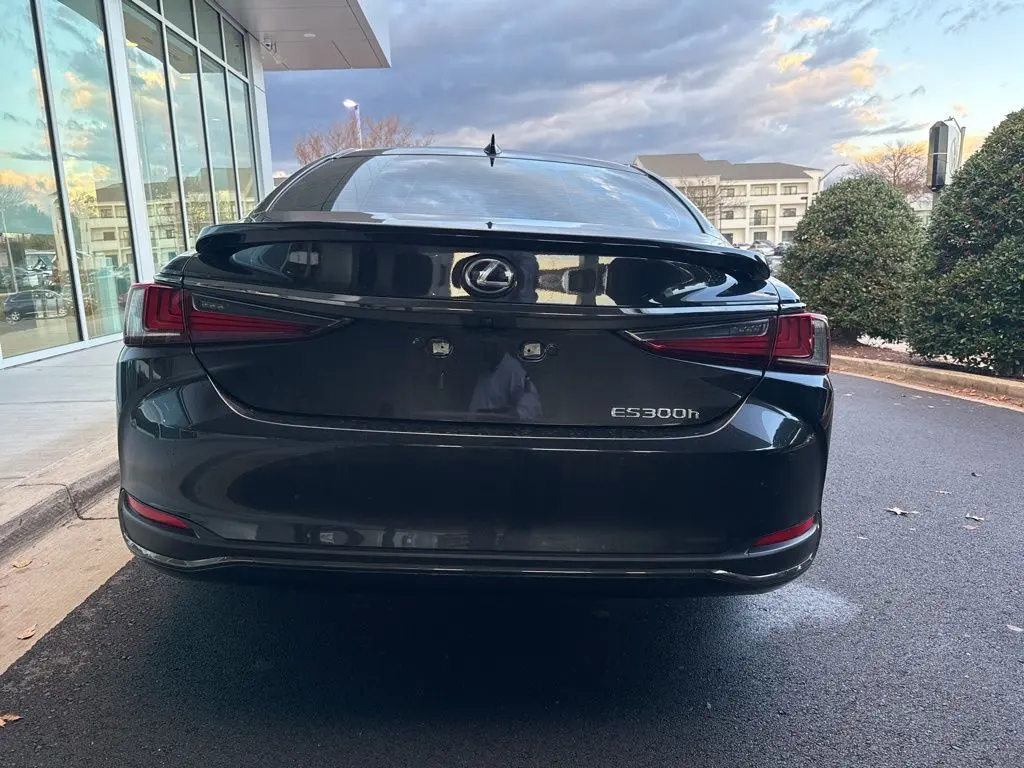 2025 Lexus ES 300h F SPORT Handling photo 4