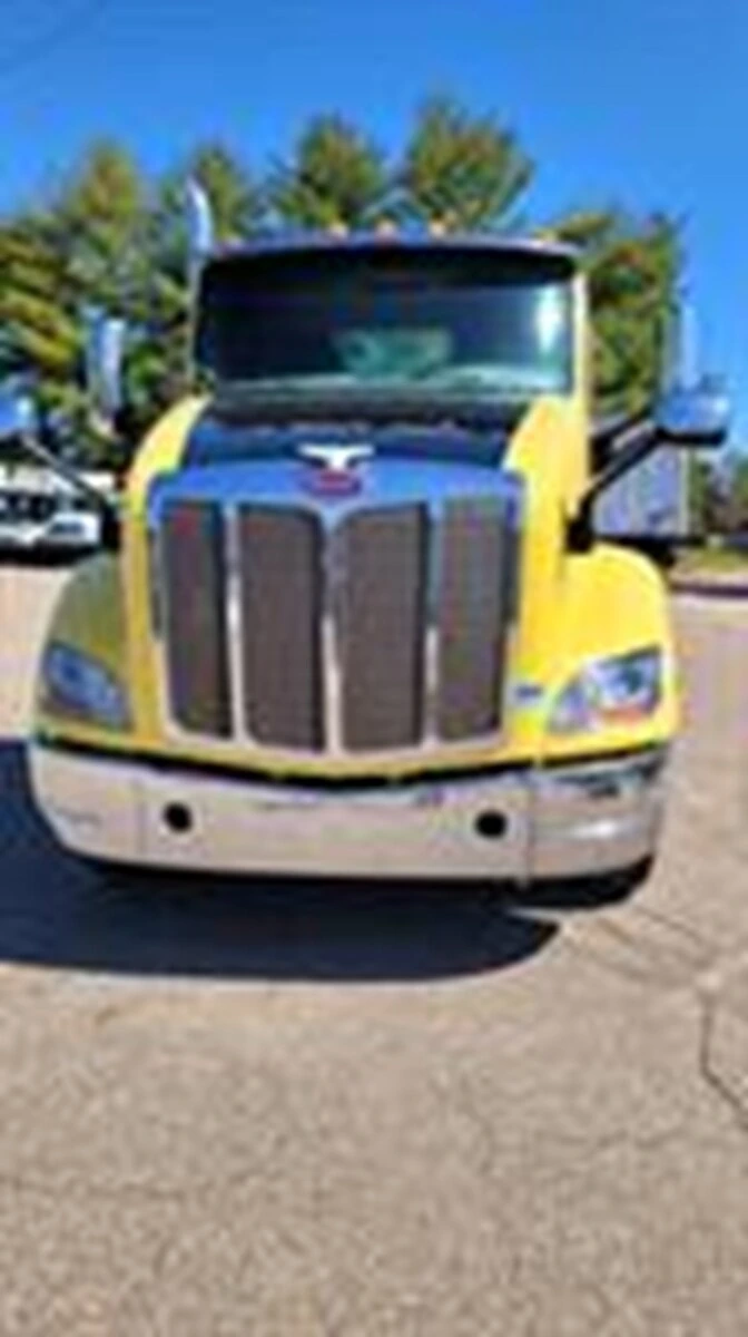 2020 Peterbilt 579 in Warminster, PA — photo 2