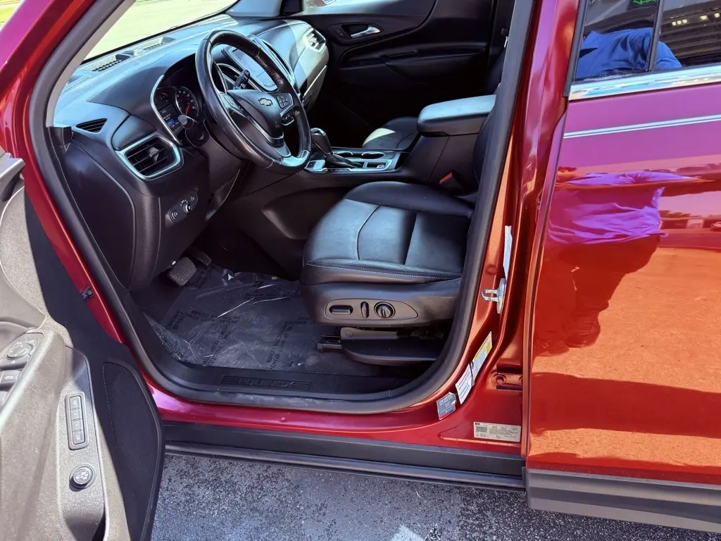 2020 Chevrolet Equinox LT photo 4