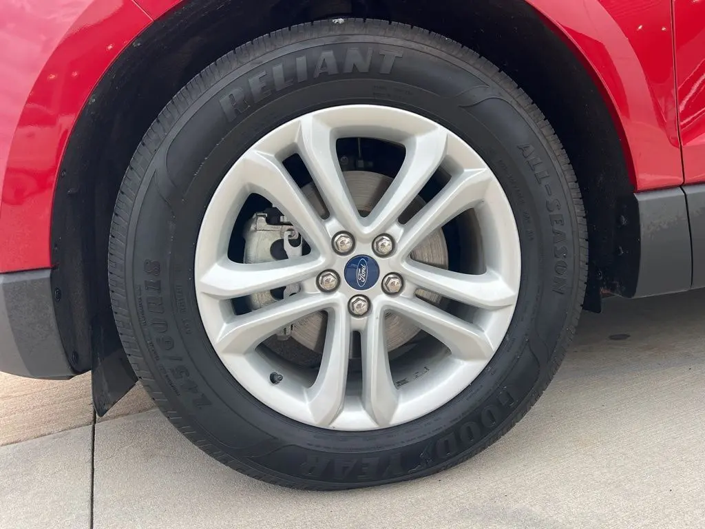 2020 Ford Edge SEL photo 8