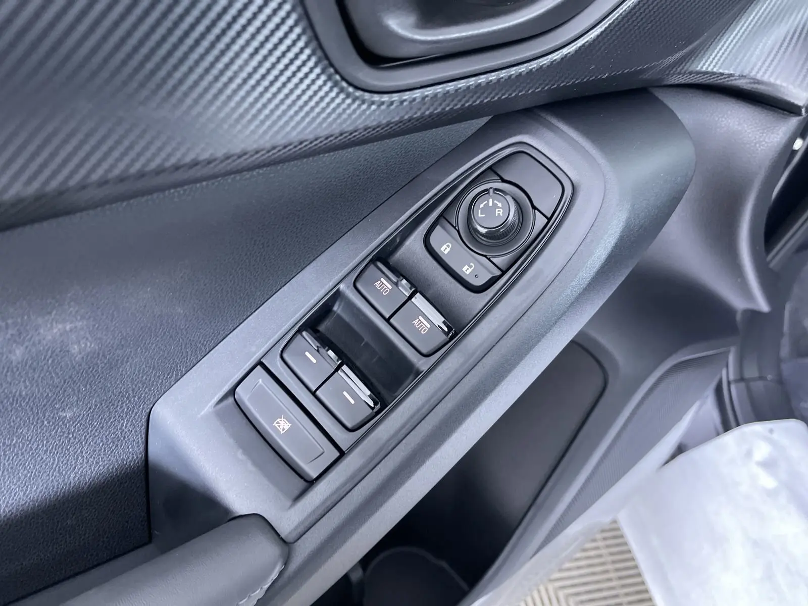 2025 Subaru Crosstrek Premium photo 12