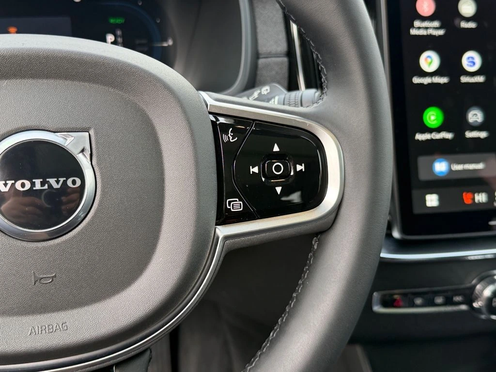 2025 Volvo - image 19