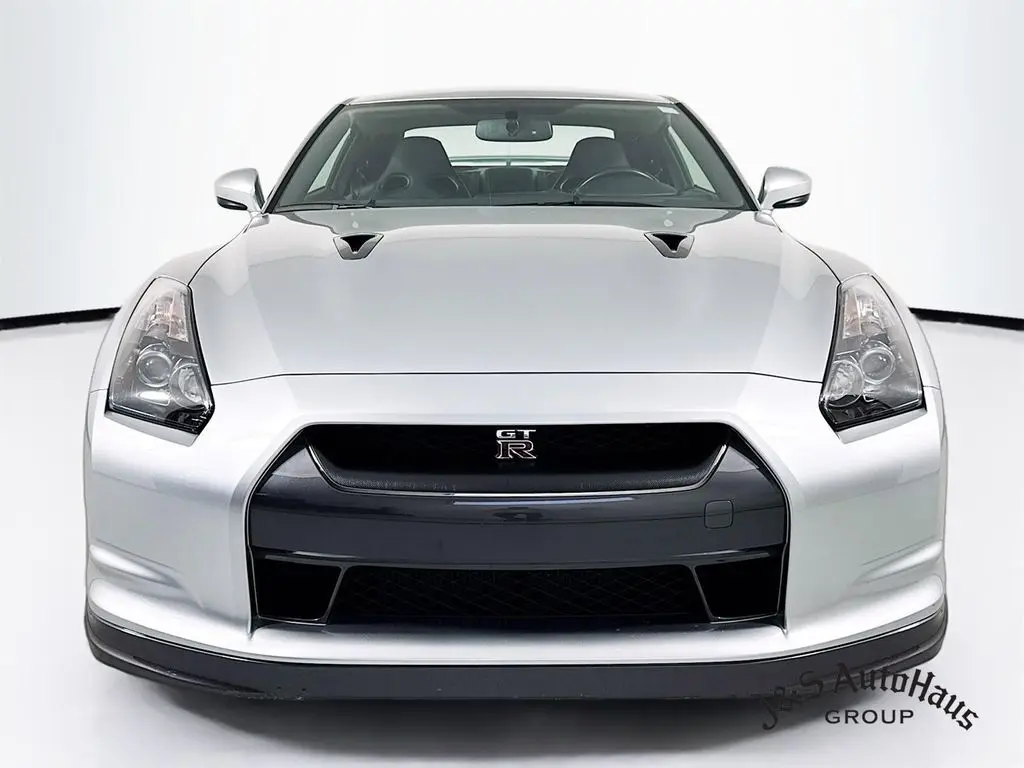 2009 Nissan GT-R Premium photo 2