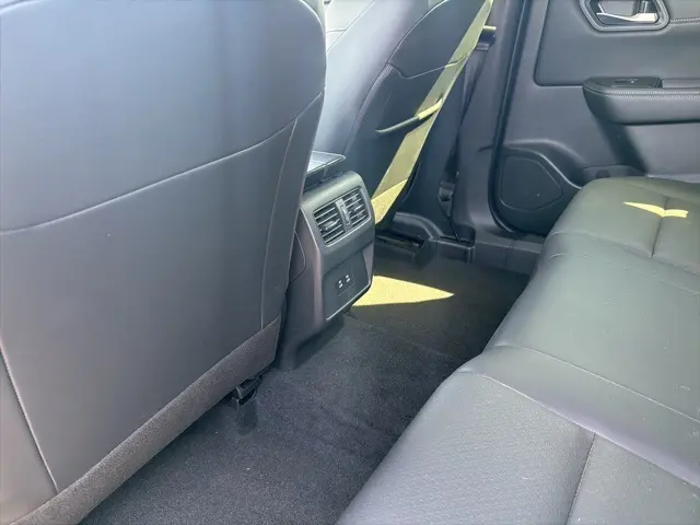 2024 Nissan Rogue SV photo 12