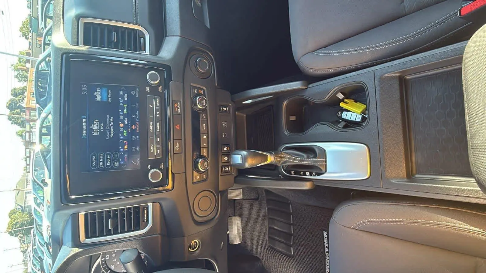 2024 Nissan Frontier SV photo 13