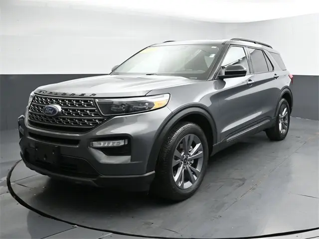 2022 Ford Explorer XLT Sport photo 3