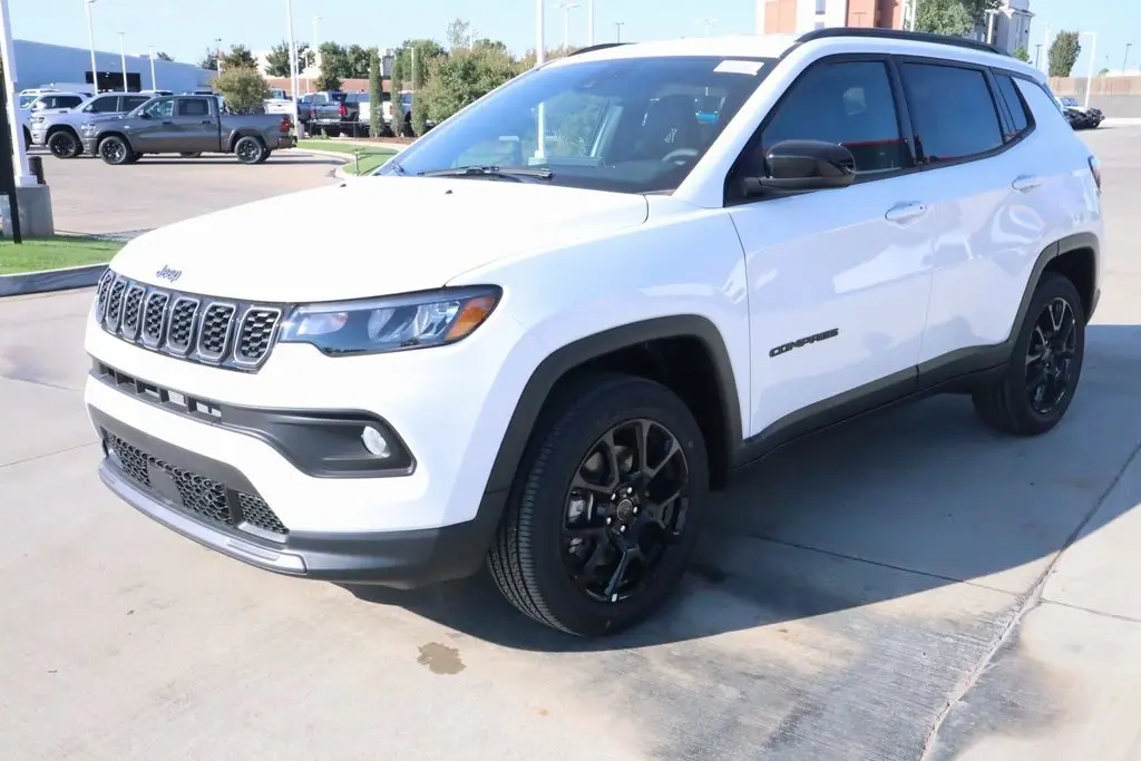 2026 Jeep Compass Latitude photo 2