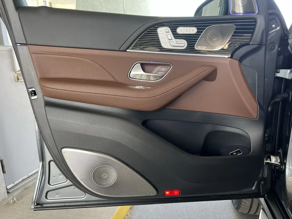 2026 Mercedes Benz GLS 580 4MATIC photo 7