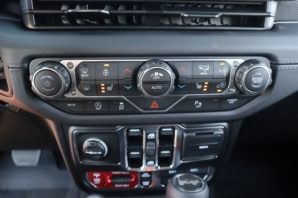 2025 Jeep Wrangler Rubicon X photo 8