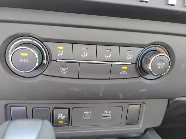 2025 Nissan Frontier SV photo 12