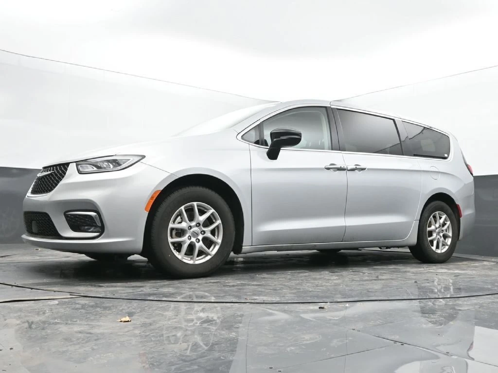 2024 Chrysler Pacifica Touring L - Photo 47