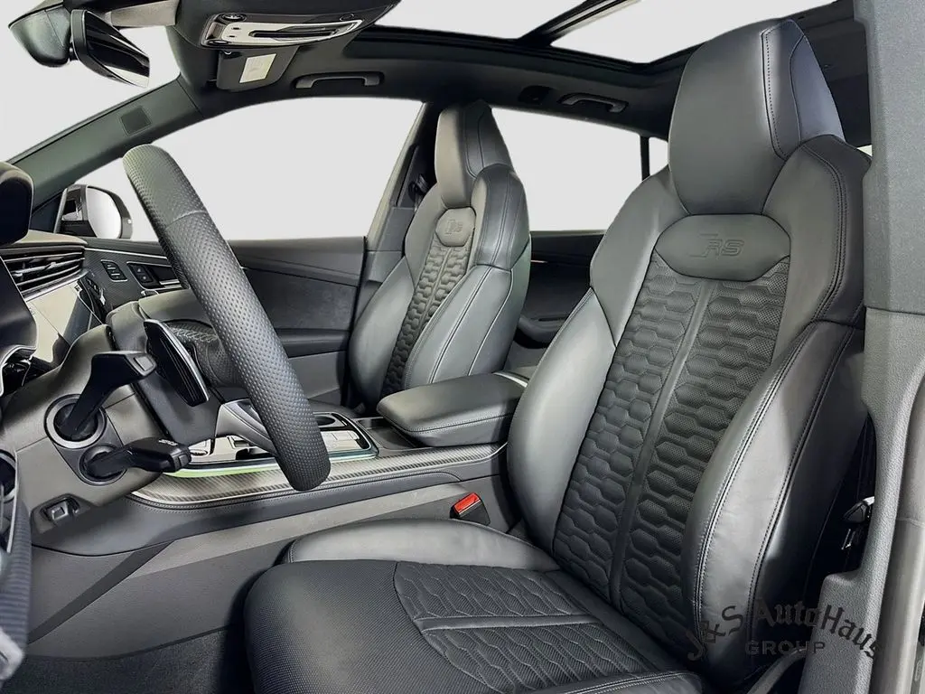 2023 Audi RS Q8 photo 9
