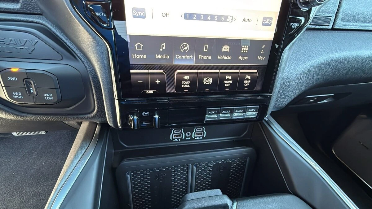 2026 RAM 3500 Laramie - Photo 14
