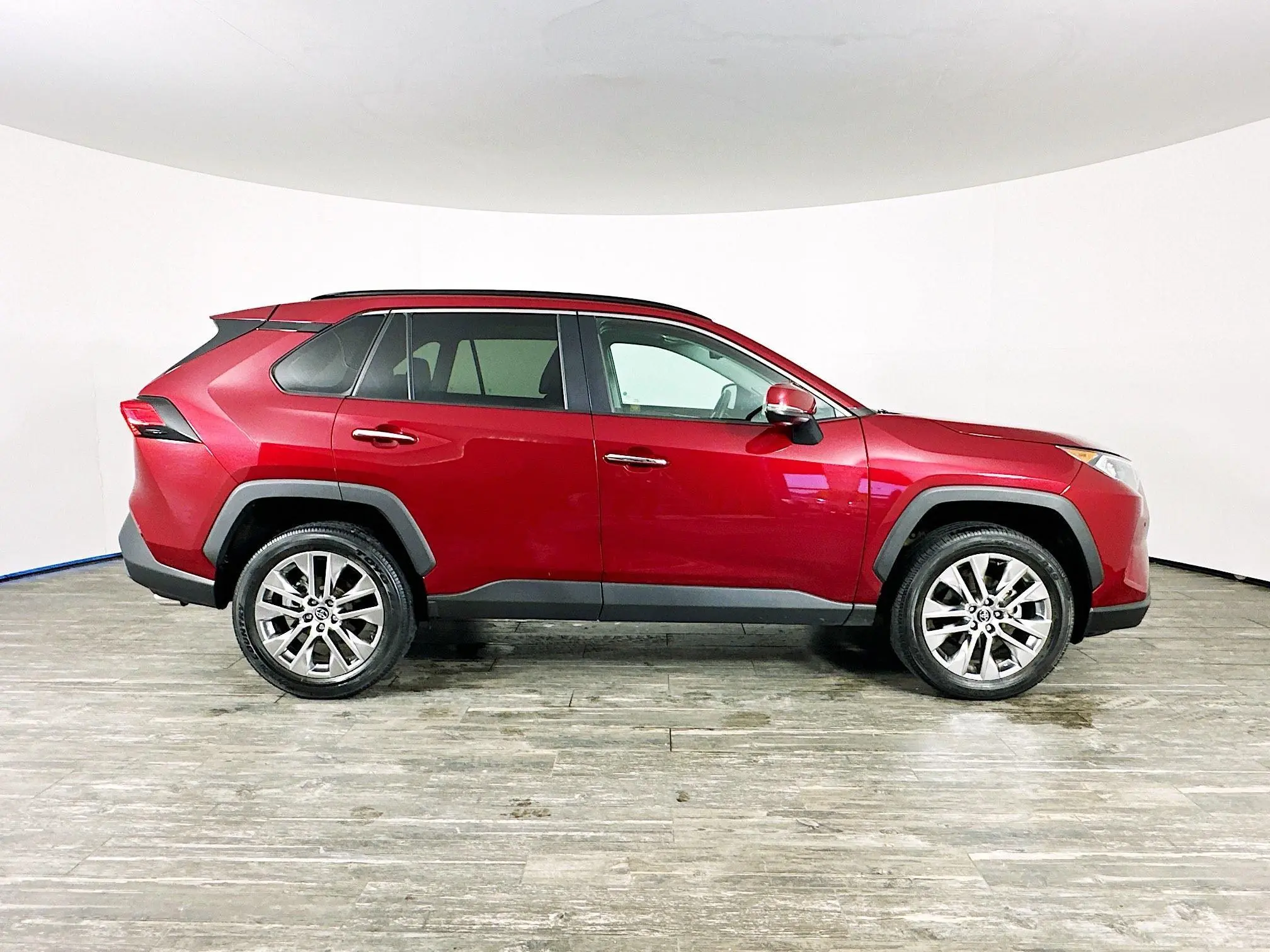 2020 Toyota RAV4 Limited photo 3