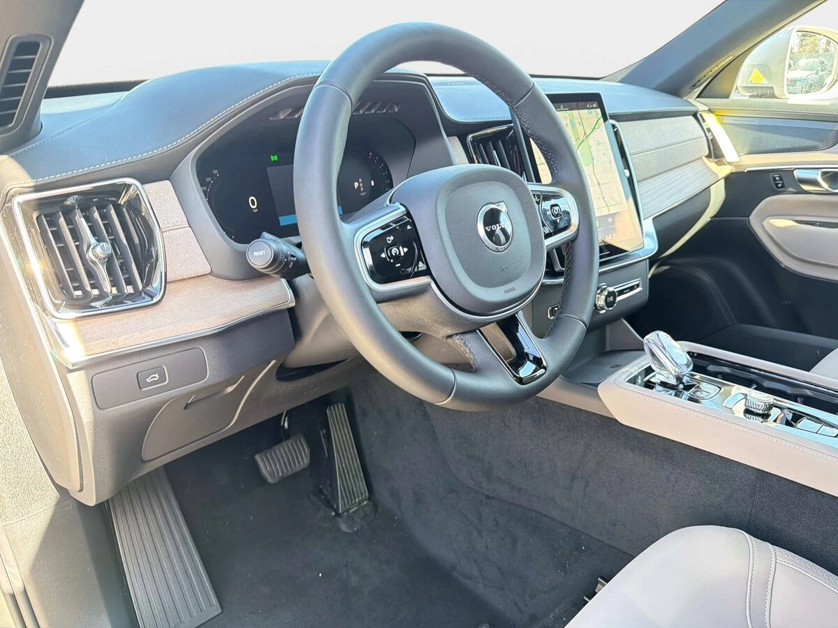 2026 Volvo - image 19